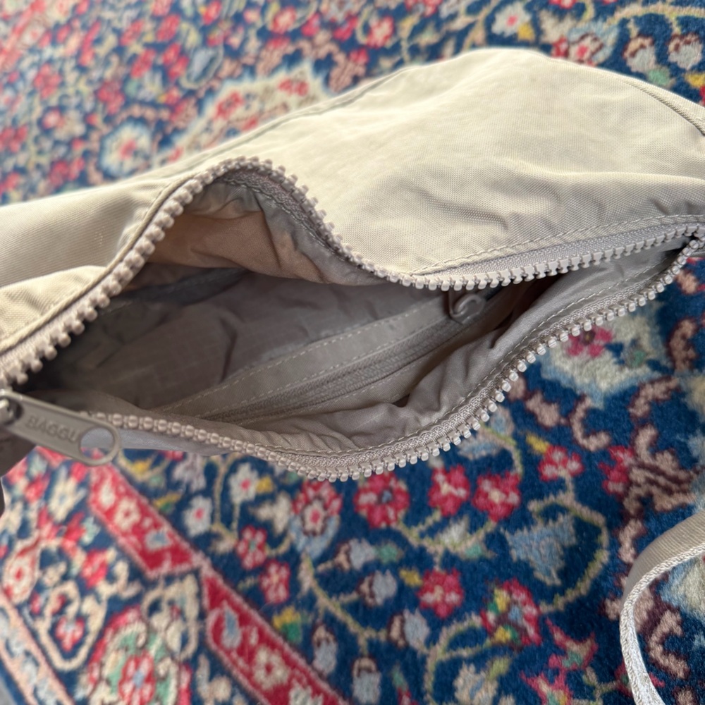 BAGGU Dove Small Crescent Bag - Picture 3 of 6